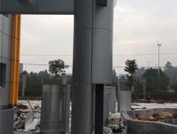 惠州包柱鋁單板廠(chǎng)3.0mm氟碳圓柱鋁單板辦公樓戶(hù)外弧形包柱鋁單板