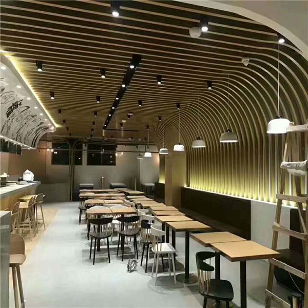 鋁方通用在工程的什么地方上？